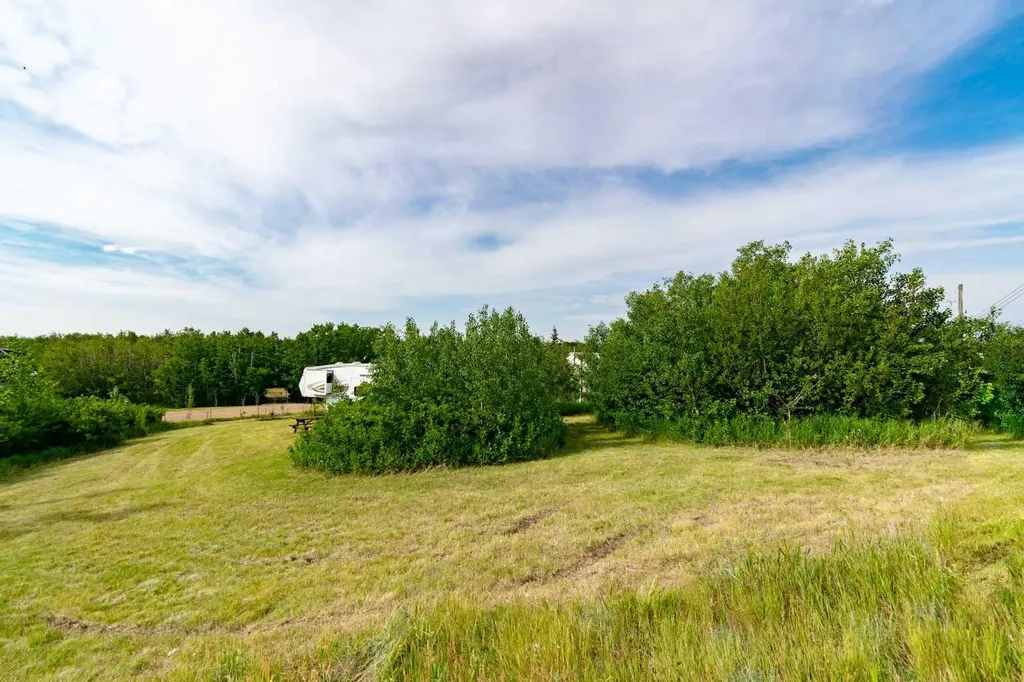 5 Shelayne Crescent White Sands AB T0C 3B0