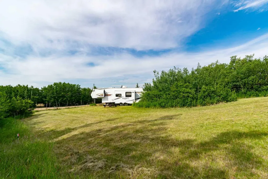 5 Shelayne Crescent White Sands AB T0C 3B0