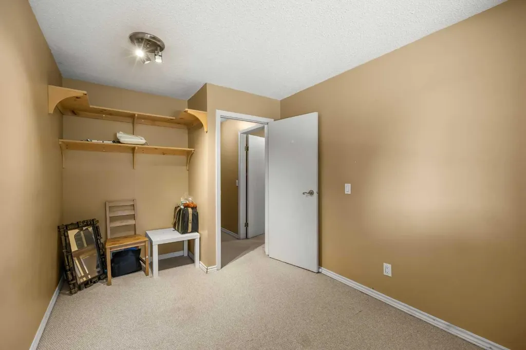 3705 Fonda Way SE Calgary AB T2A 6G9