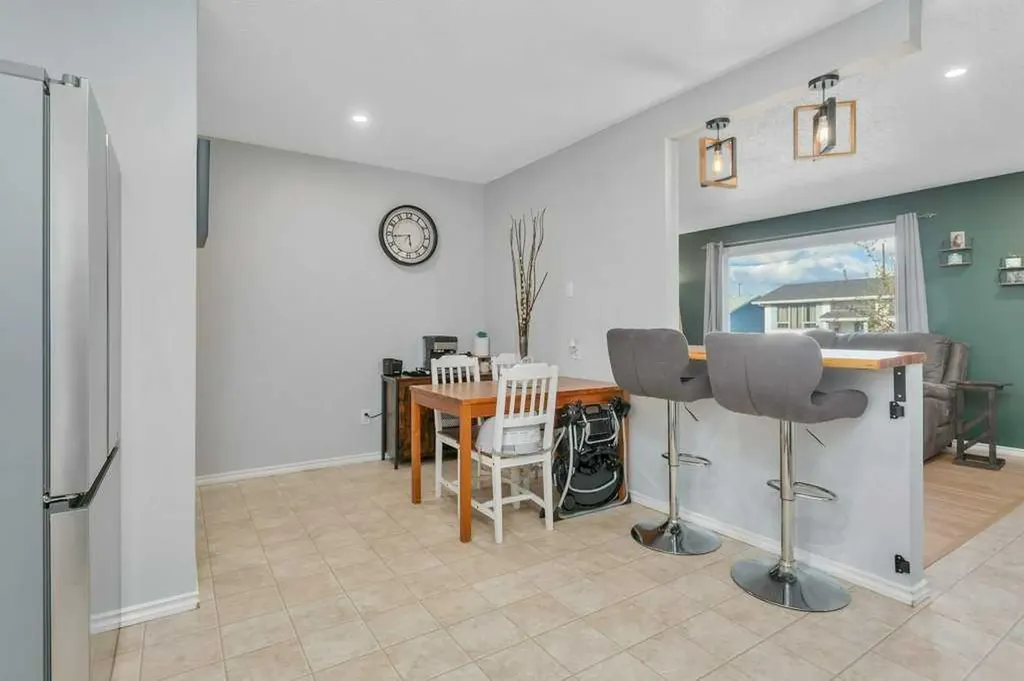 5220 Lawton Avenue Blackfalds AB T0M 0J0