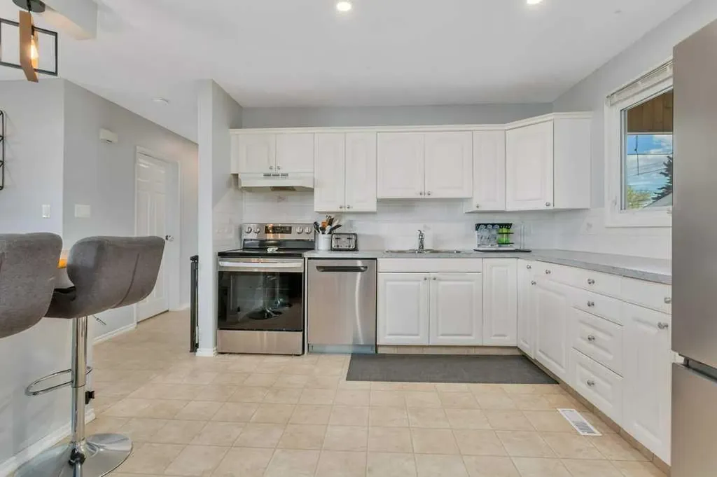 5220 Lawton Avenue Blackfalds AB T0M 0J0