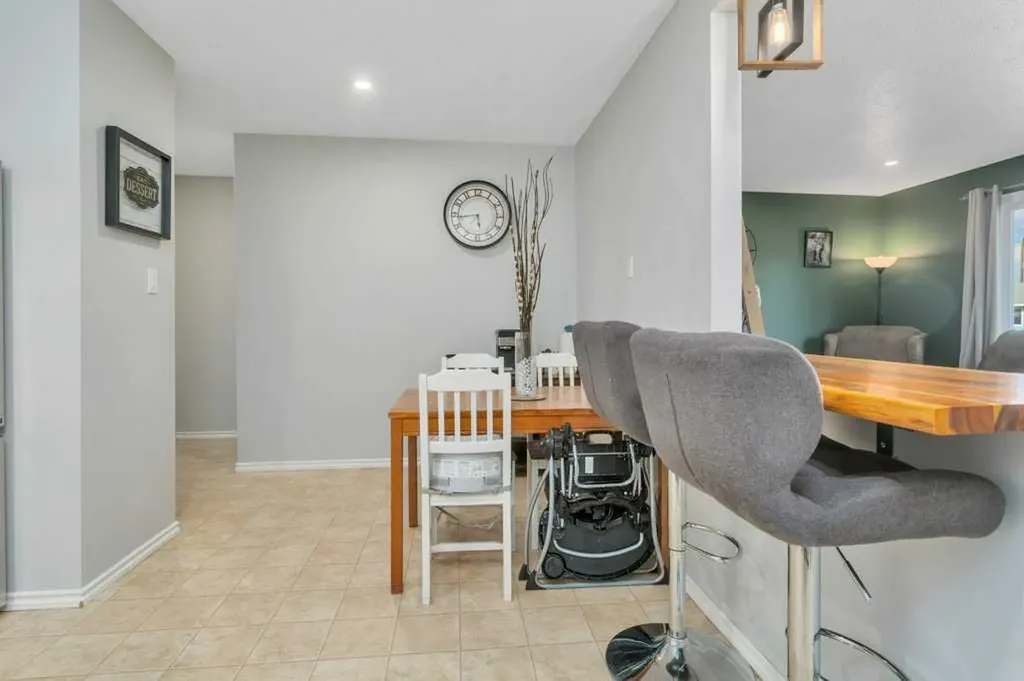 5220 Lawton Avenue Blackfalds AB T0M 0J0