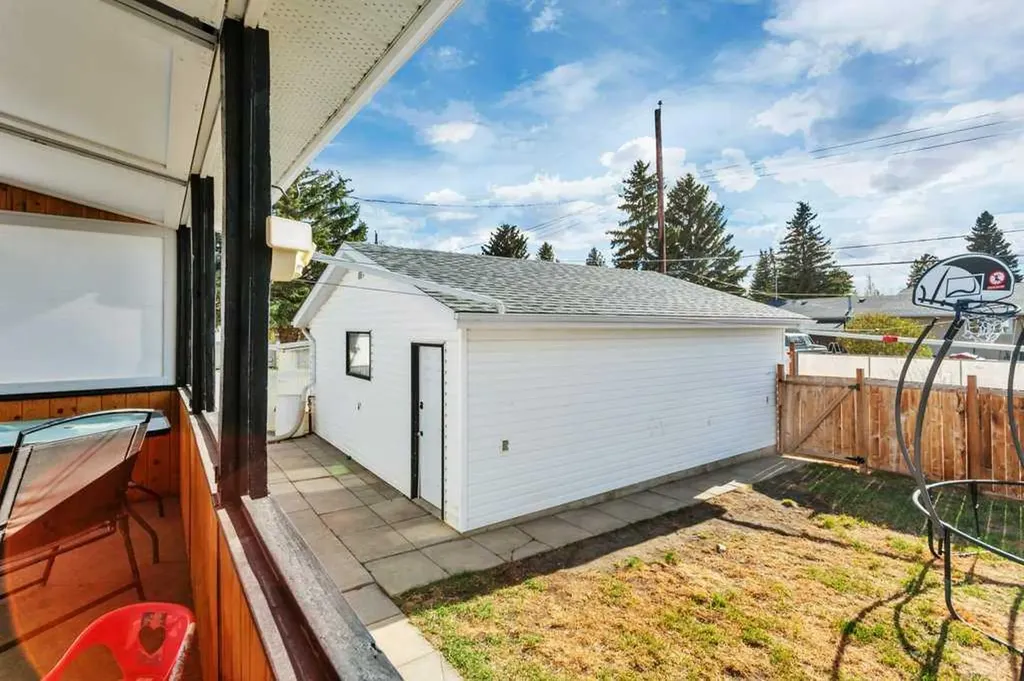 5220 Lawton Avenue Blackfalds AB T0M 0J0
