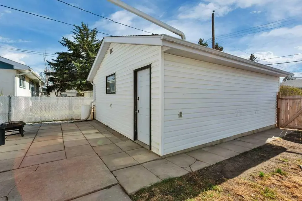 5220 Lawton Avenue Blackfalds AB T0M 0J0