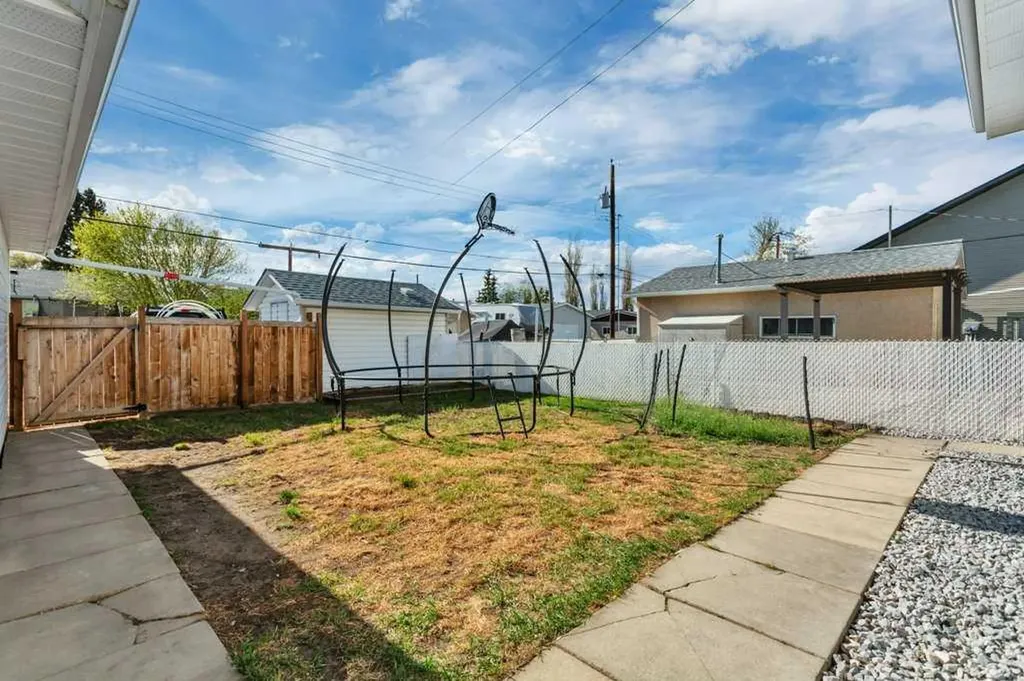 5220 Lawton Avenue Blackfalds AB T0M 0J0