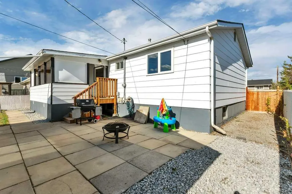 5220 Lawton Avenue Blackfalds AB T0M 0J0