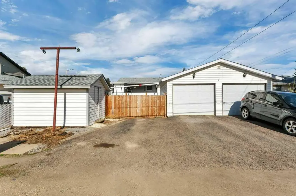 5220 Lawton Avenue Blackfalds AB T0M 0J0