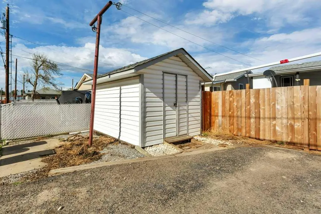 5220 Lawton Avenue Blackfalds AB T0M 0J0