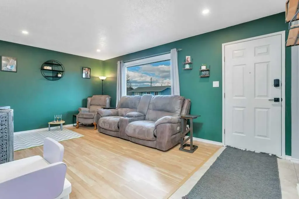 5220 Lawton Avenue Blackfalds AB T0M 0J0