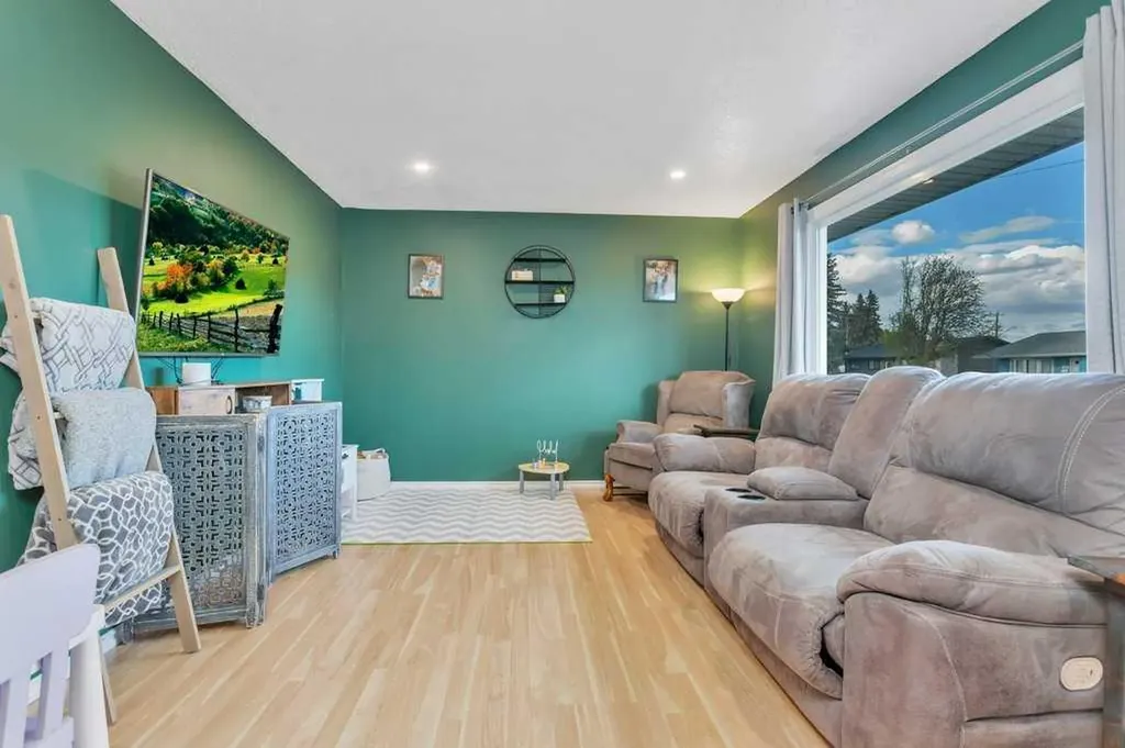 5220 Lawton Avenue Blackfalds AB T0M 0J0