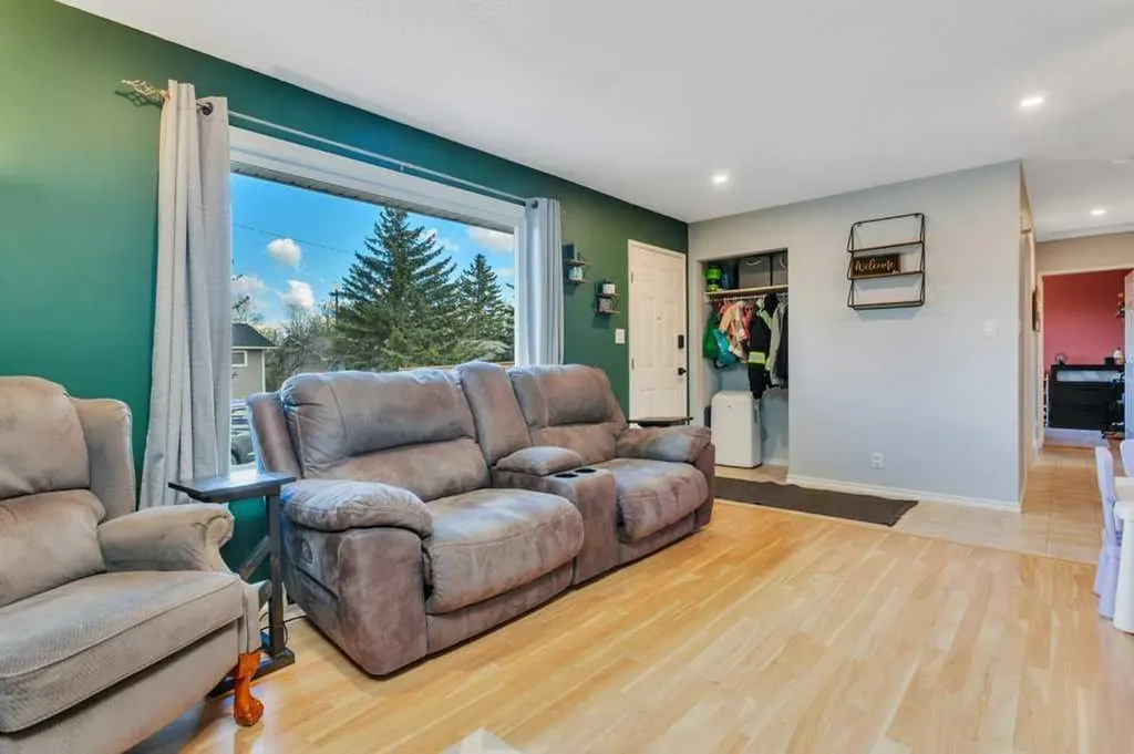 5220 Lawton Avenue Blackfalds AB T0M 0J0