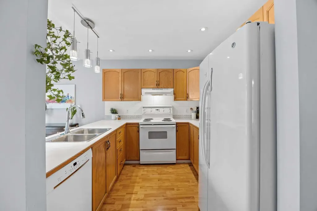 99 Hidden Crescent NW Calgary AB T3A 5L4