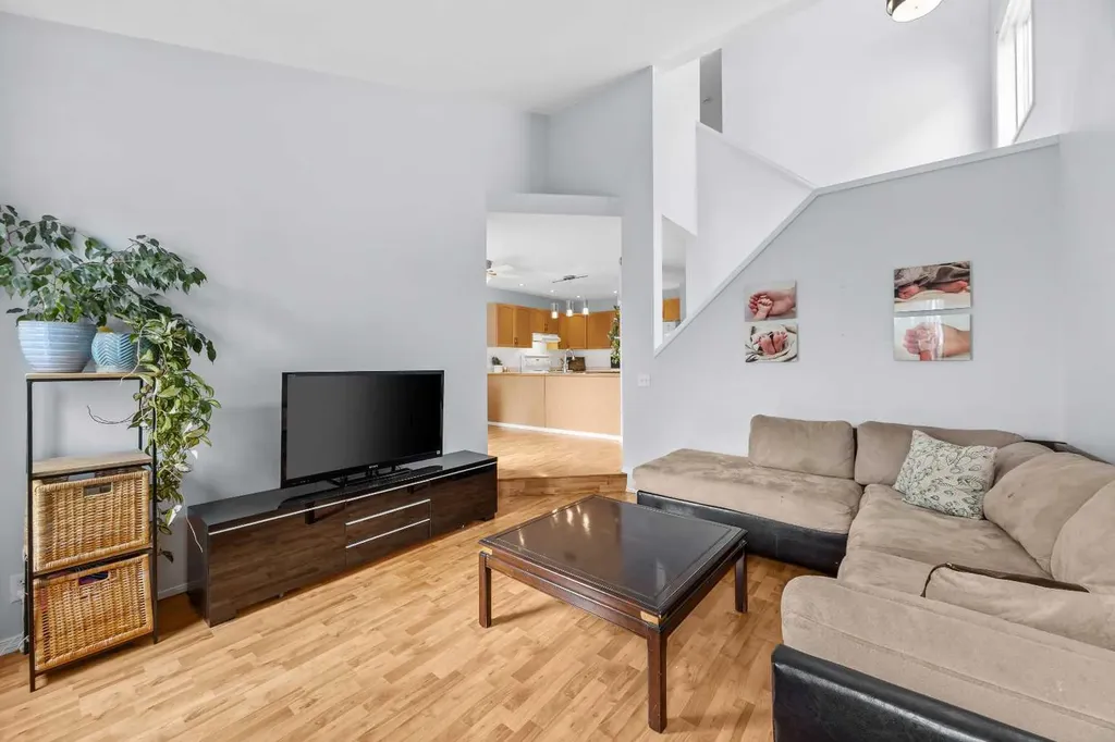 99 Hidden Crescent NW Calgary AB T3A 5L4