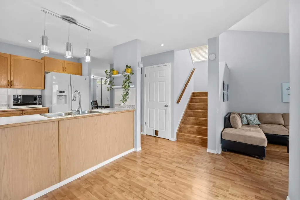 99 Hidden Crescent NW Calgary AB T3A 5L4