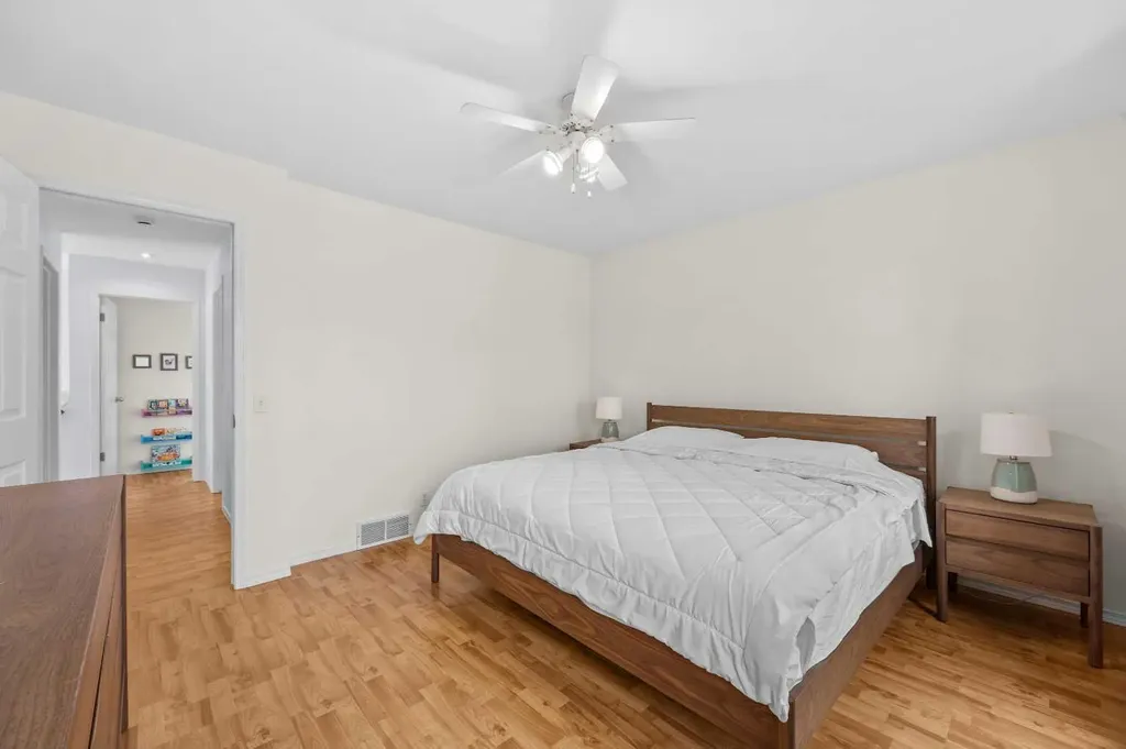 99 Hidden Crescent NW Calgary AB T3A 5L4