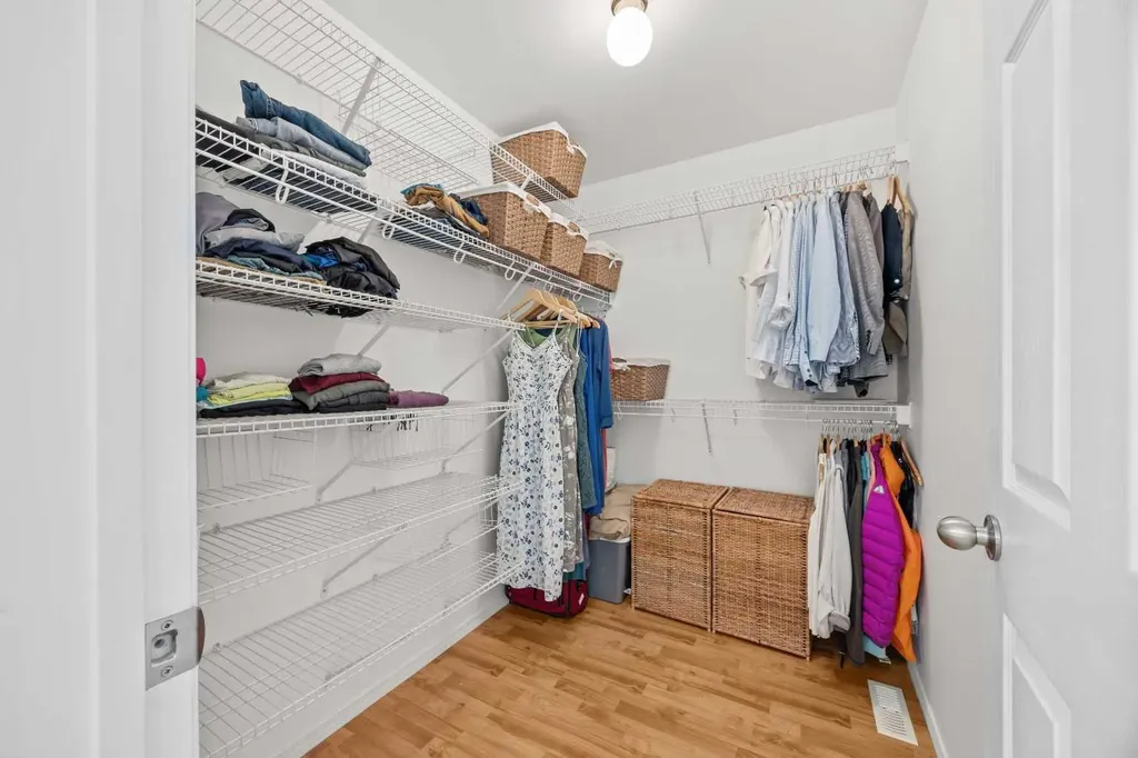 99 Hidden Crescent NW Calgary AB T3A 5L4
