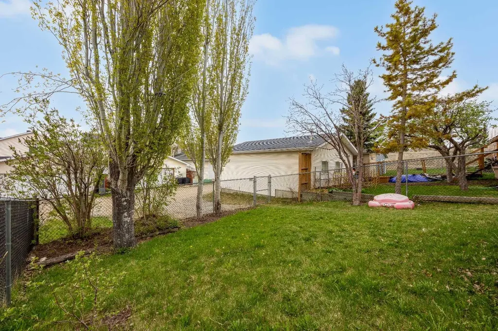99 Hidden Crescent NW Calgary AB T3A 5L4
