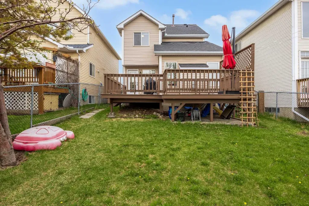 99 Hidden Crescent NW Calgary AB T3A 5L4