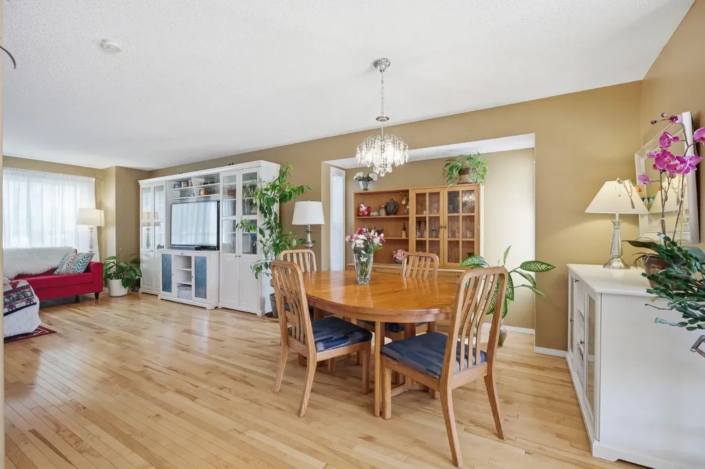 157 Cranberry Square SE Calgary AB T3M 1J6
