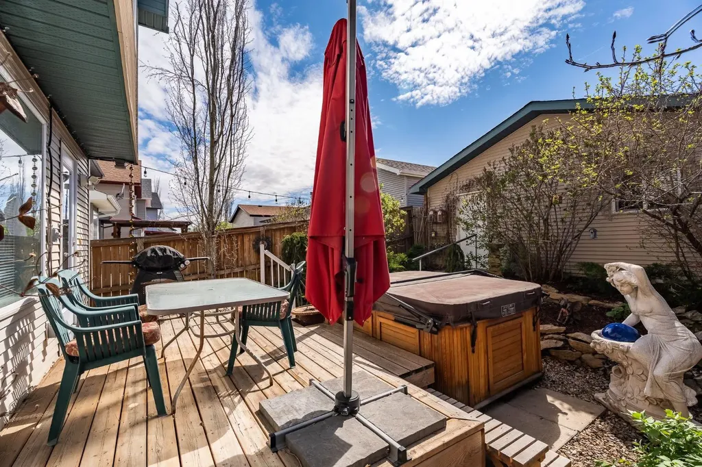 157 Cranberry Square SE Calgary AB T3M 1J6