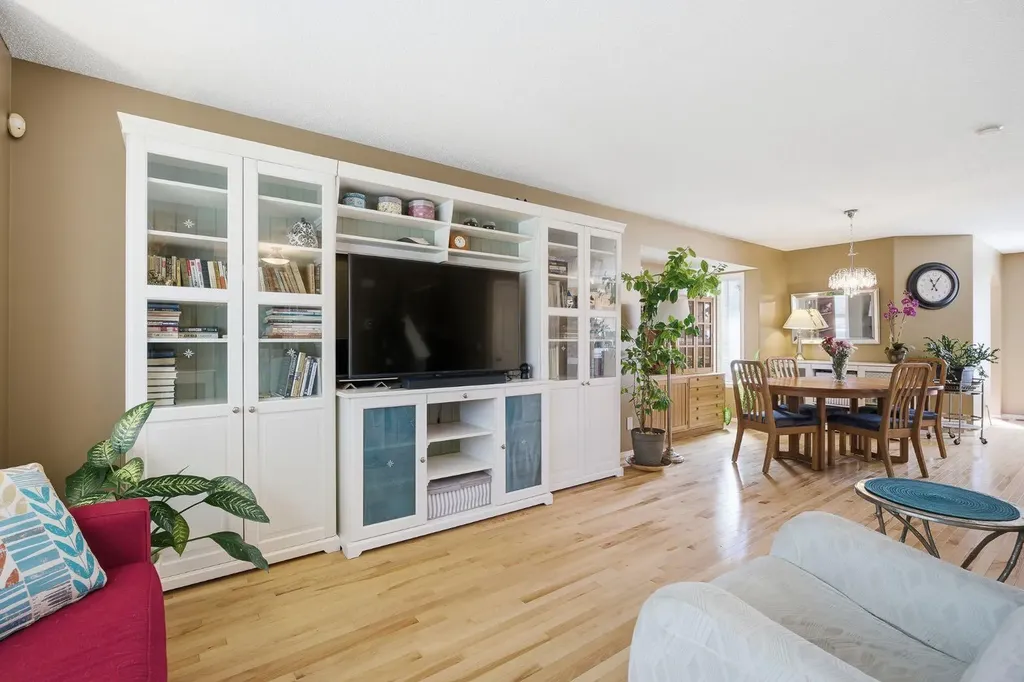 157 Cranberry Square SE Calgary AB T3M 1J6