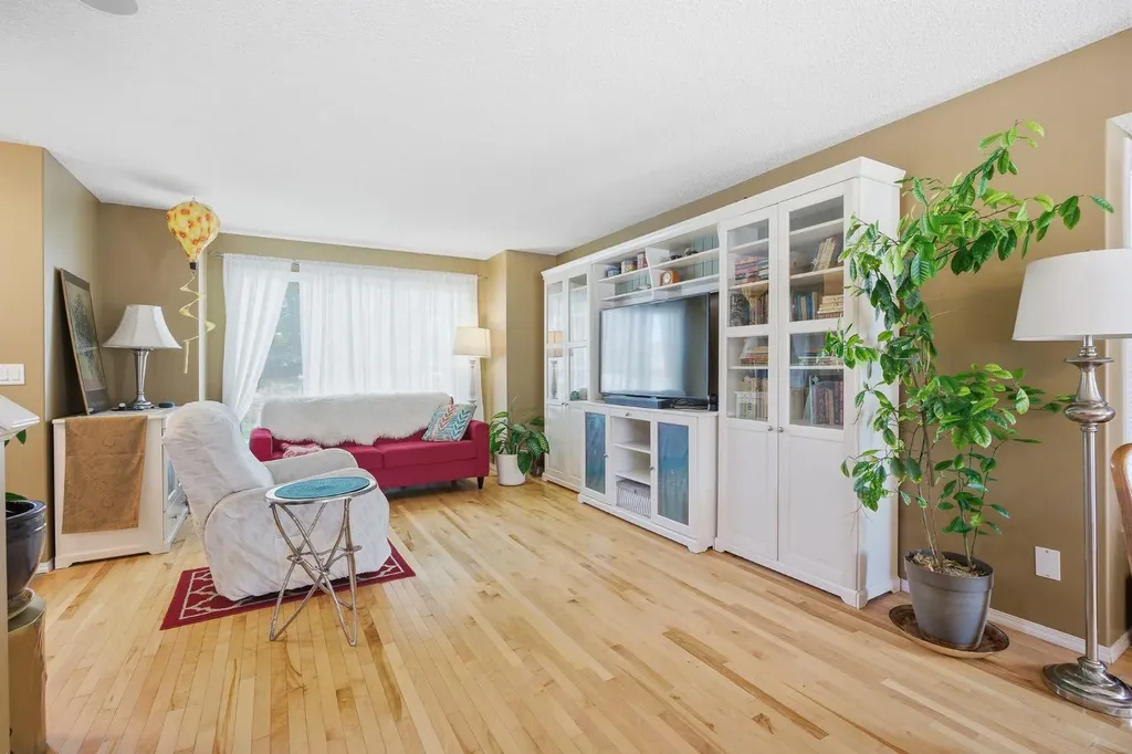 157 Cranberry Square SE Calgary AB T3M 1J6