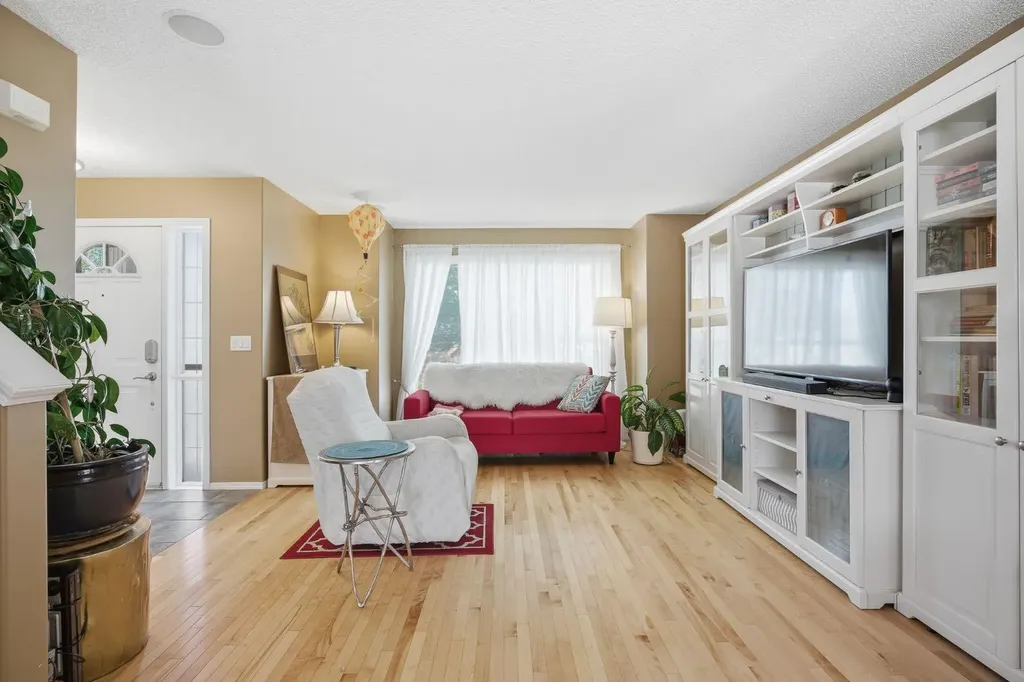 157 Cranberry Square SE Calgary AB T3M 1J6