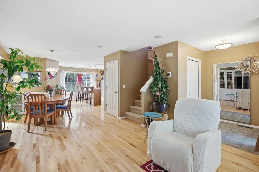 157 Cranberry Square SE Calgary AB T3M 1J6