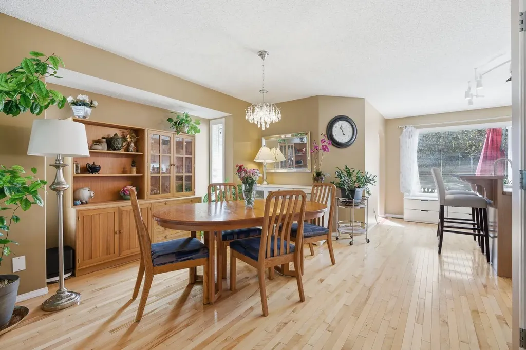 157 Cranberry Square SE Calgary AB T3M 1J6