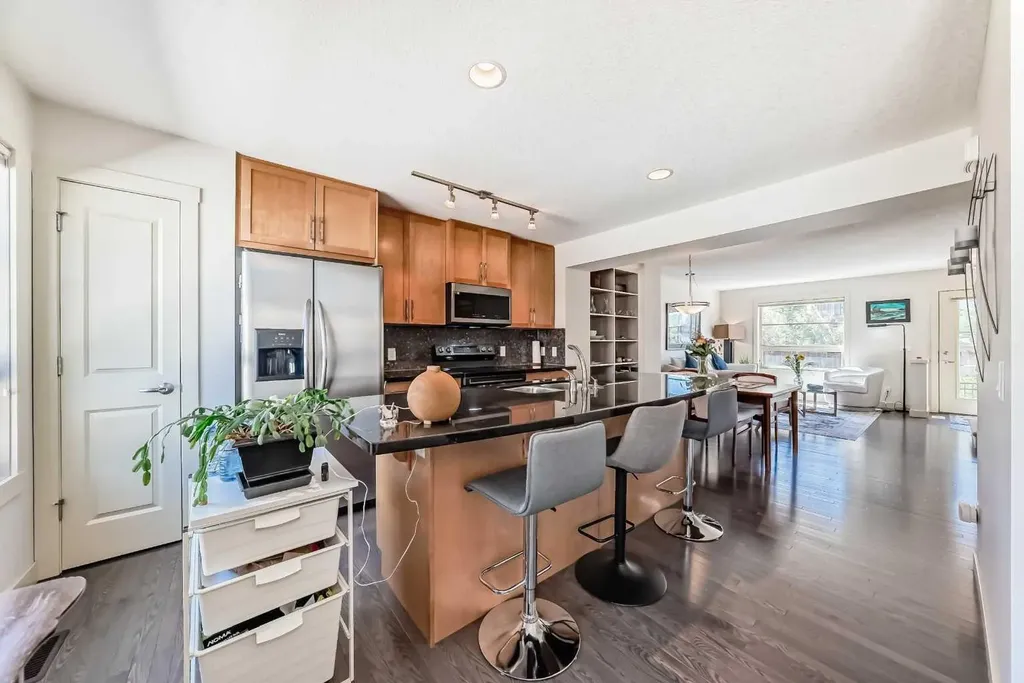 25 Aspen Hills Terrace SW Calgary AB T3H0P3