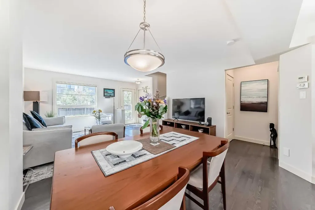 25 Aspen Hills Terrace SW Calgary AB T3H0P3