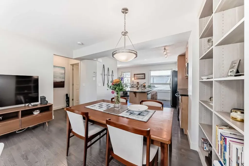 25 Aspen Hills Terrace SW Calgary AB T3H0P3