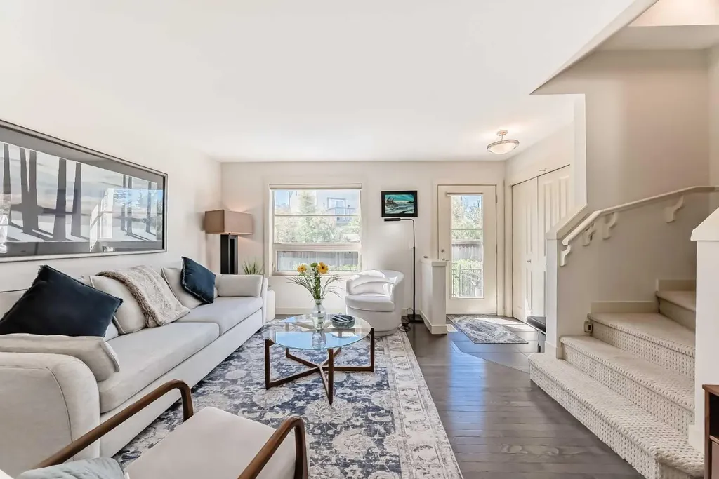 25 Aspen Hills Terrace SW Calgary AB T3H0P3