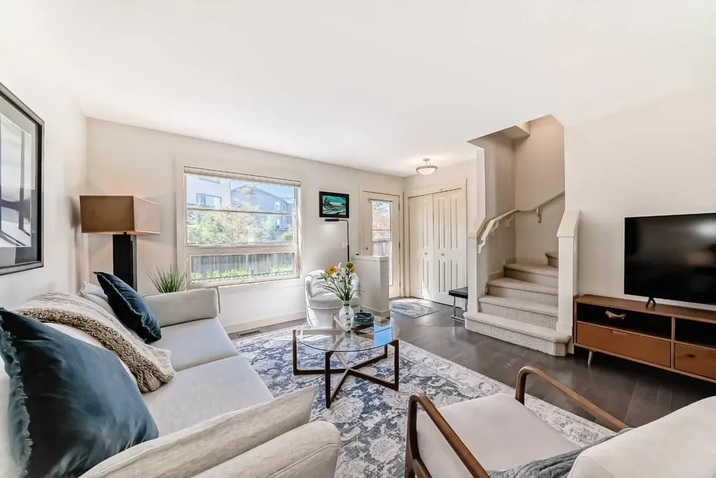 25 Aspen Hills Terrace SW Calgary AB T3H0P3