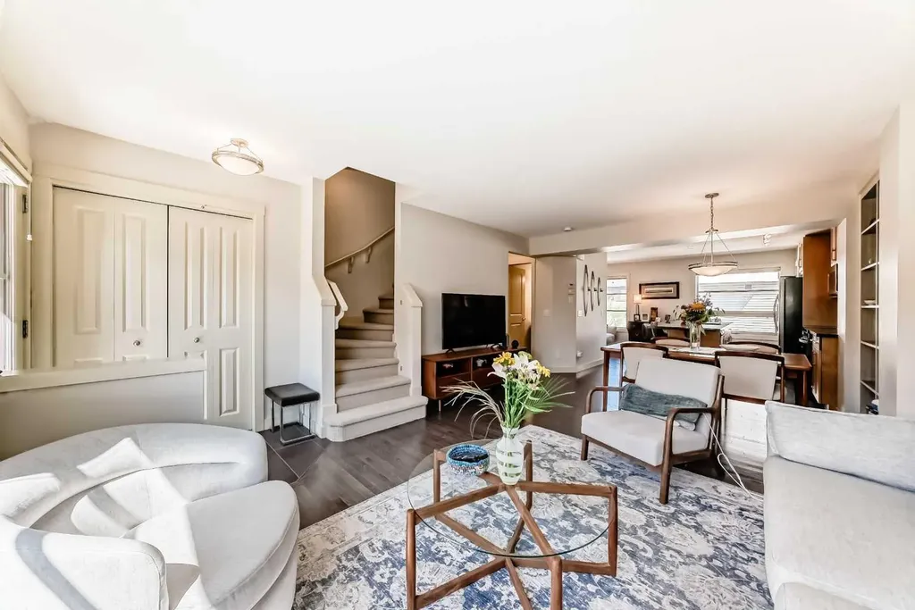25 Aspen Hills Terrace SW Calgary AB T3H0P3