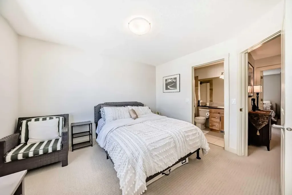 25 Aspen Hills Terrace SW Calgary AB T3H0P3