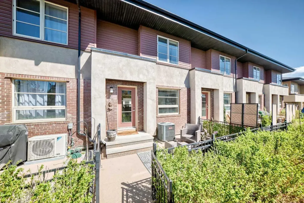 25 Aspen Hills Terrace SW Calgary AB T3H0P3