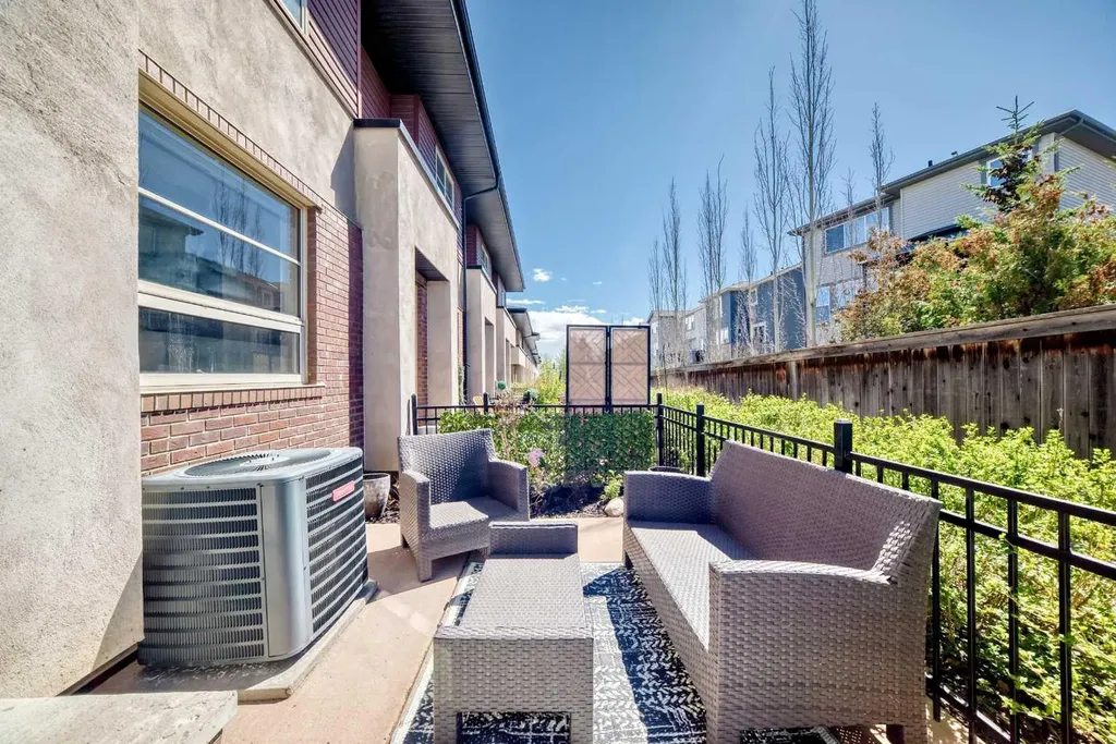 25 Aspen Hills Terrace SW Calgary AB T3H0P3