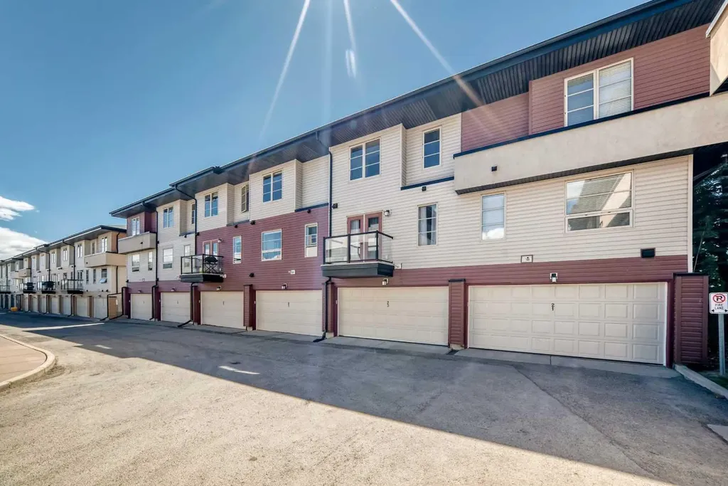 25 Aspen Hills Terrace SW Calgary AB T3H0P3