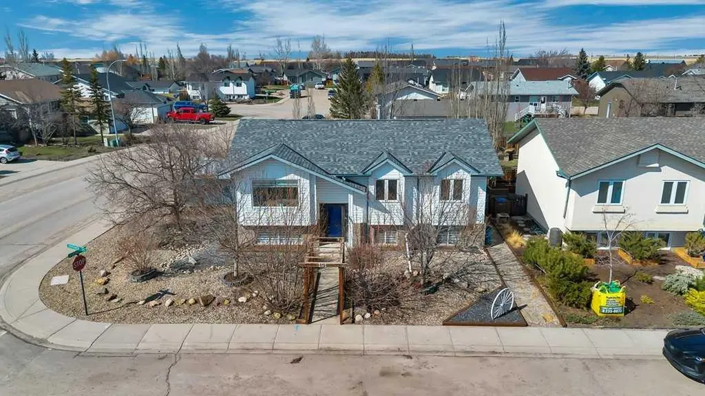 191 Strathaven Crescent Strathmore AB T1P 1N5