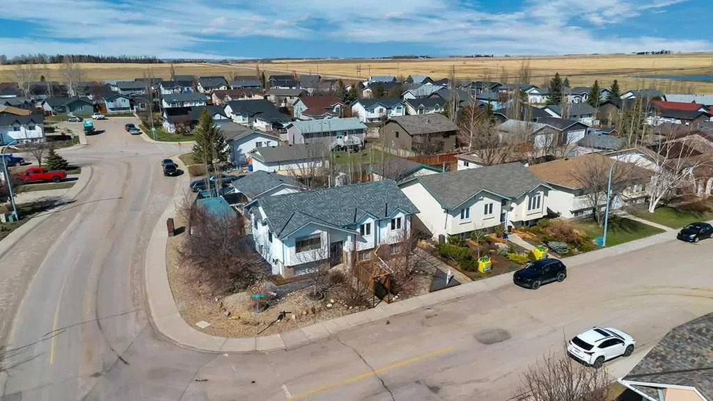 191 Strathaven Crescent Strathmore AB T1P 1N5