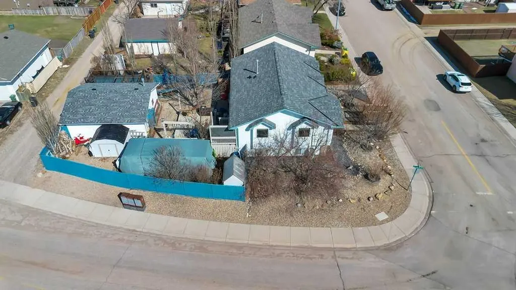 191 Strathaven Crescent Strathmore AB T1P 1N5