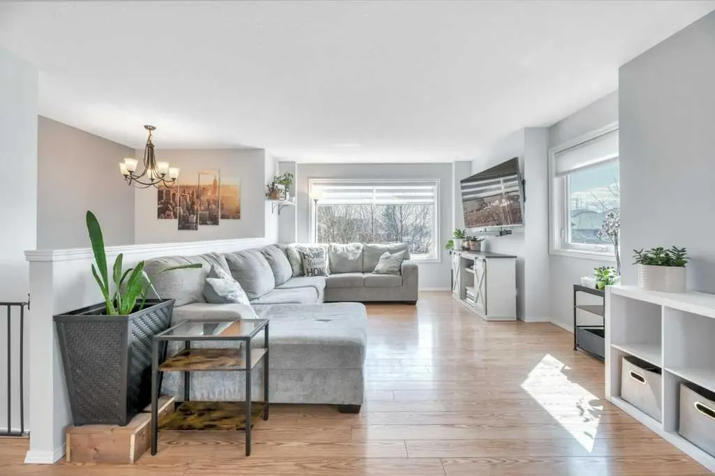 191 Strathaven Crescent Strathmore AB T1P 1N5