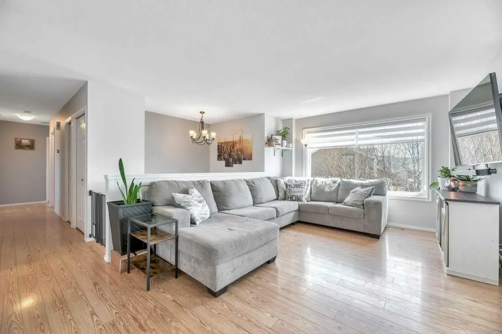 191 Strathaven Crescent Strathmore AB T1P 1N5