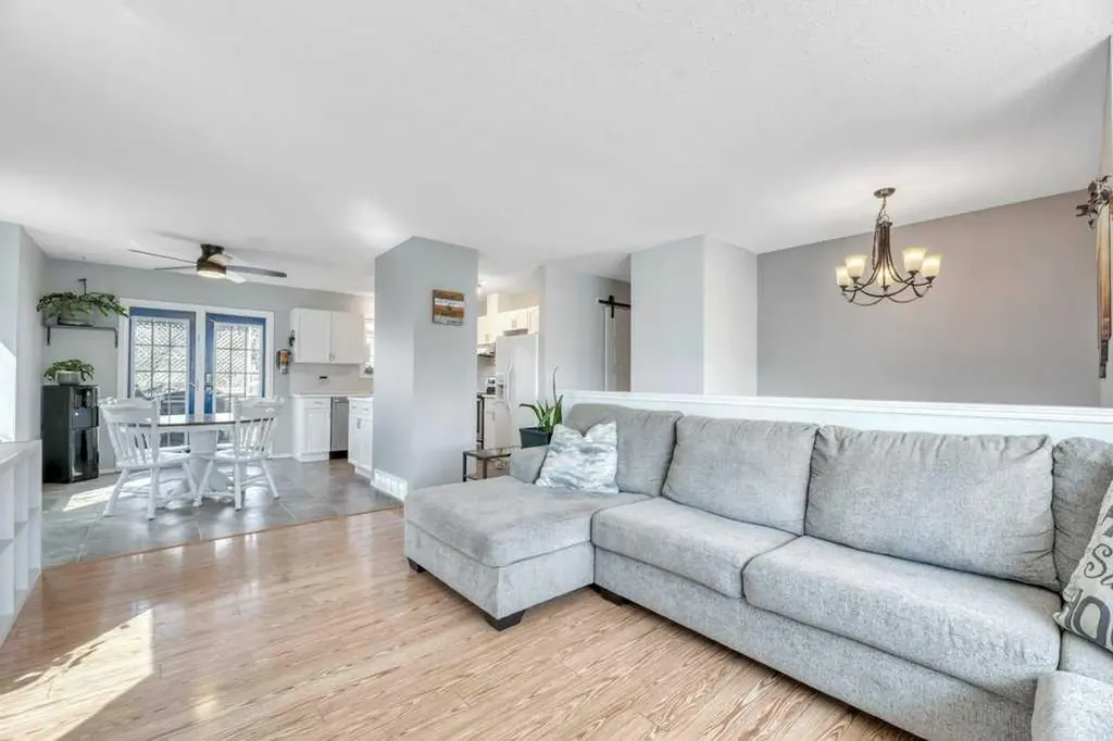191 Strathaven Crescent Strathmore AB T1P 1N5