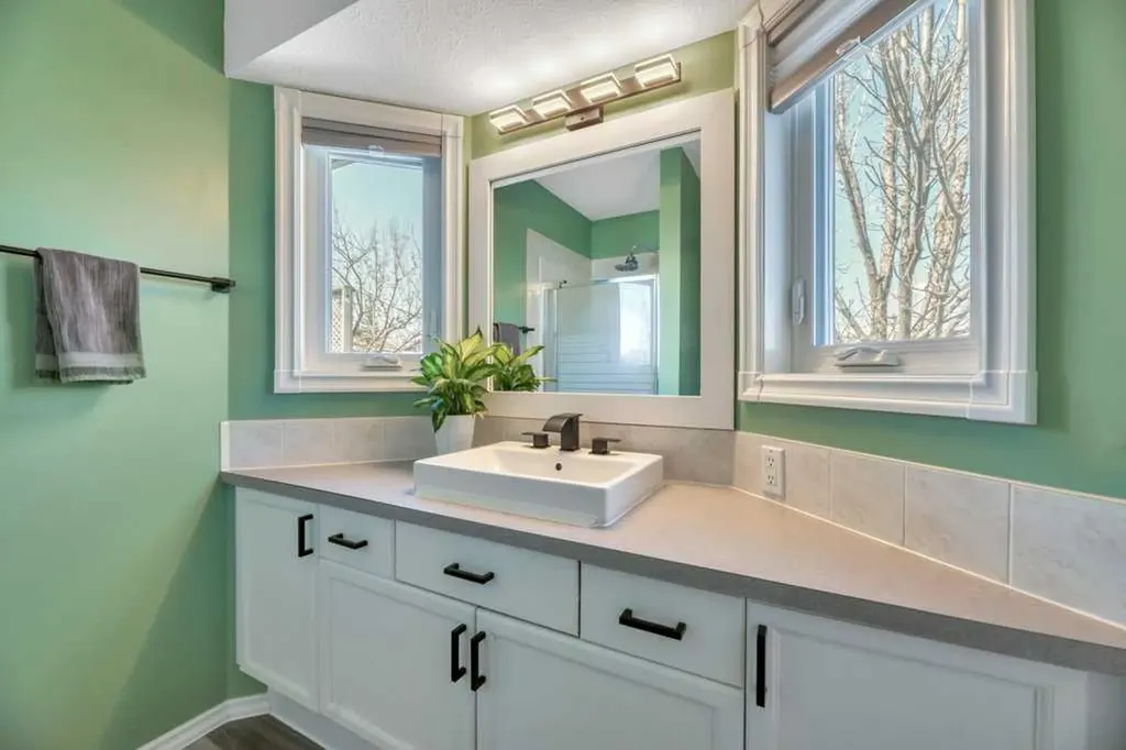 191 Strathaven Crescent Strathmore AB T1P 1N5