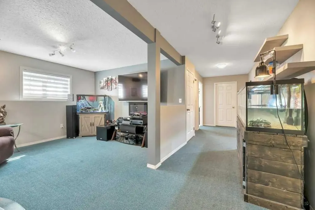 191 Strathaven Crescent Strathmore AB T1P 1N5
