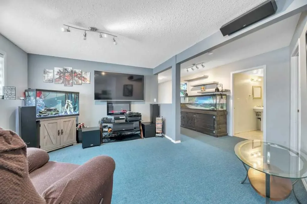 191 Strathaven Crescent Strathmore AB T1P 1N5