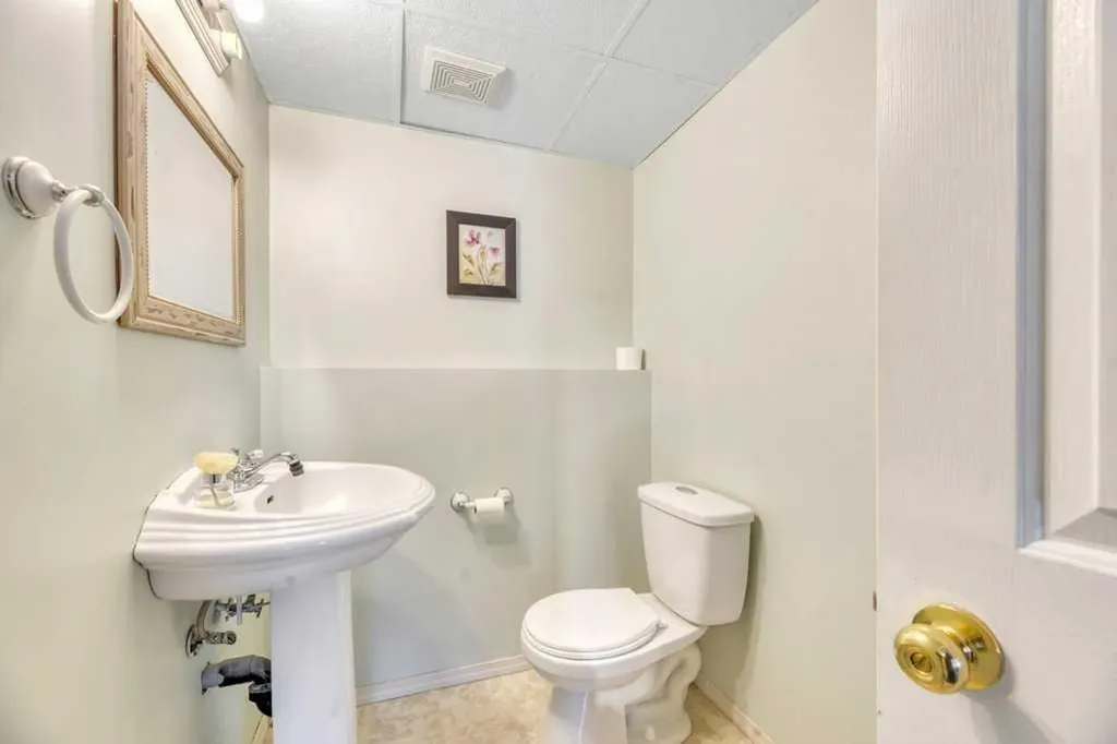 191 Strathaven Crescent Strathmore AB T1P 1N5