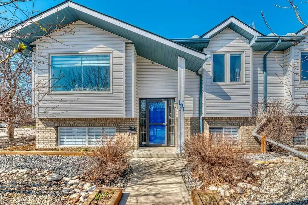 191 Strathaven Crescent Strathmore AB T1P 1N5